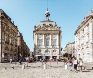 Place-de-la-Bourse-visiter-bordeaux-en-VTC ou chauffeur privé