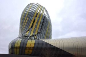 visiter la cité du vins et les caves en vtc sur bordeaux